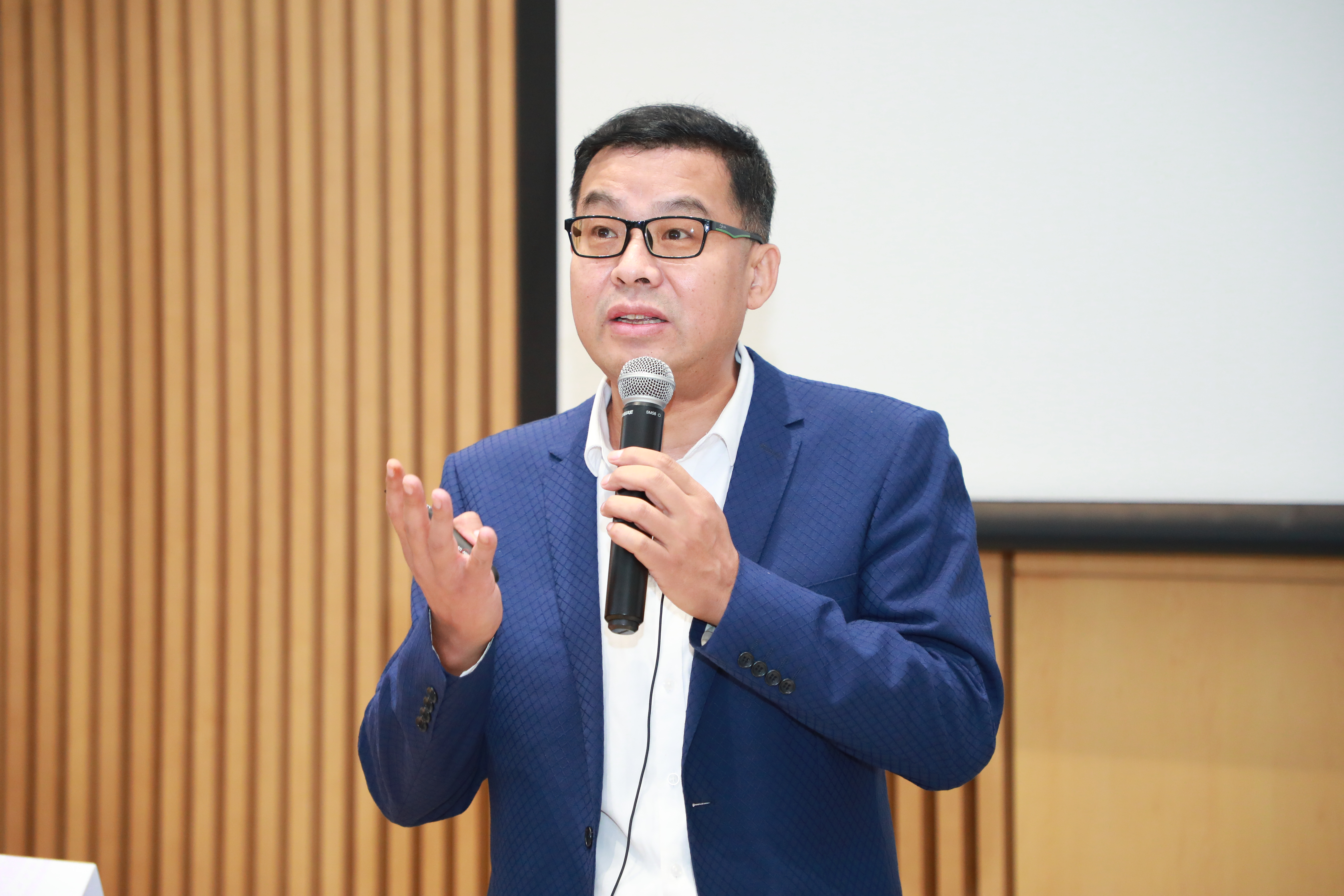 20210916-清华大学举办干部时事政治专题学习班(第五讲)-拍摄者-吴大辉作讲座.png