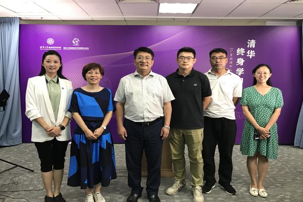 1595994136927041207.jpg 申卫星老师与工作团队合影(大图).jpg