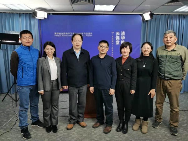 1614737404516088014.jpg 刘辛军教授与工作团队合影.jpg